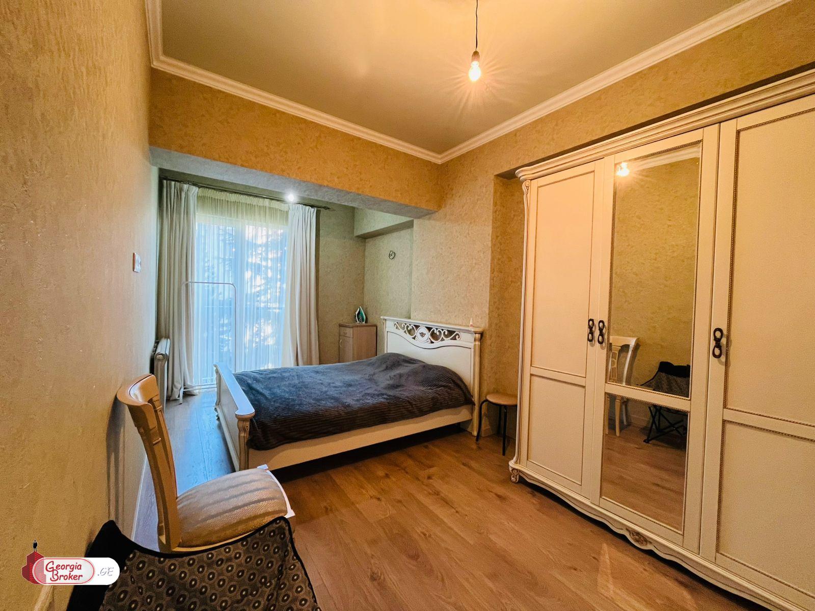 продается квартира с новым ремонтом 3-комнаты